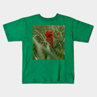 Emmett The Crab in the grass Kids T-Shirt